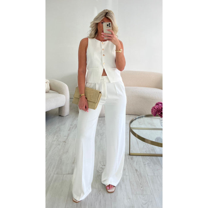 Claquettes blanche et beige