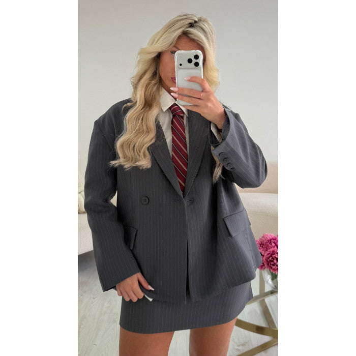 Cravate rayures bordeaux / bleu marine