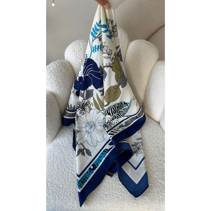 Foulard motifs bleus