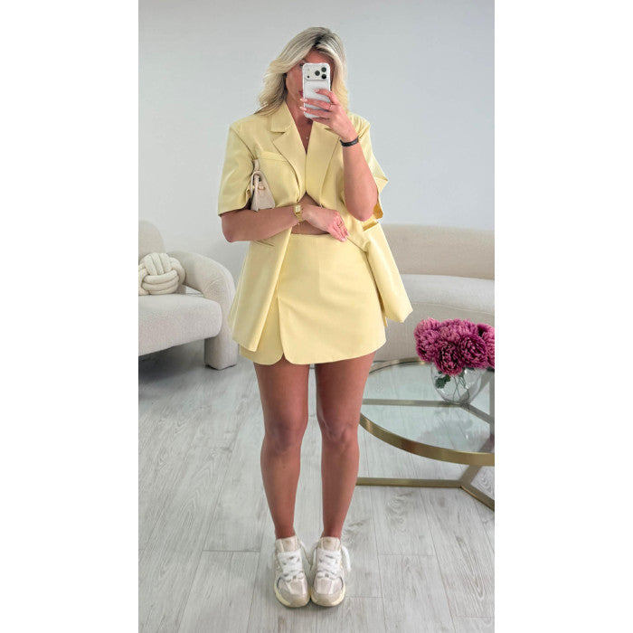 Jupe short doublé jaune pastel