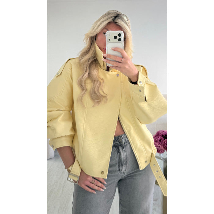 Veste simili col montant jaune pastel